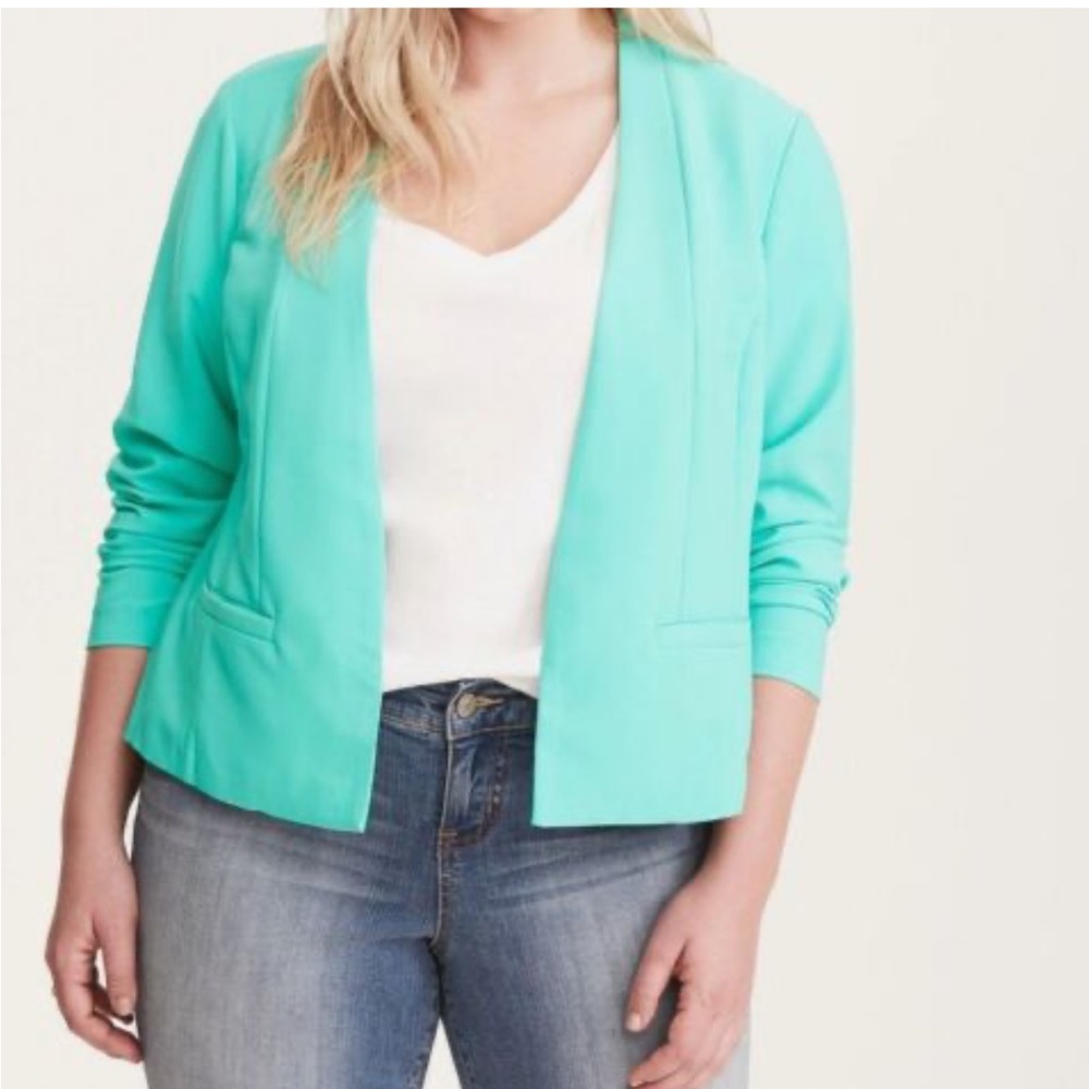 NWT Torrid Collarless Stretch Crepe Blazer Size 2